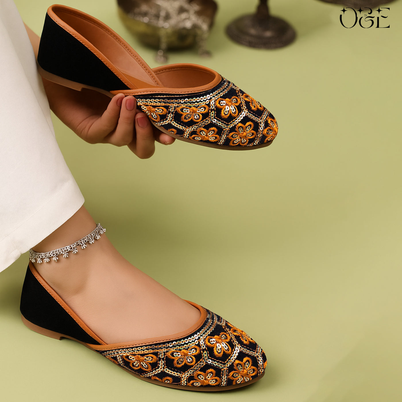 O&E Handmade Embroidered Punjabi Jutti for Women | Multi-Thread Detailing | Fully Padded | Anti-Slip TPR Sole | Ethnic Mojari for Festivals & Occasions